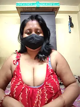 Snapshot of Curvy_Trisha chatting on 05.27.26 Curvy Trisha online show from 05.27.26