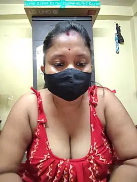 Snapshot of Curvy_Trisha chatting on 05.28.26 Curvy Trisha online show from 05.28.26