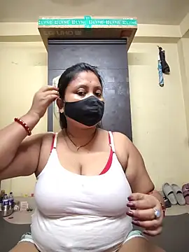Snapshot of Curvy_Trisha chatting on 05.30.26 Curvy Trisha online show from 05.30.26