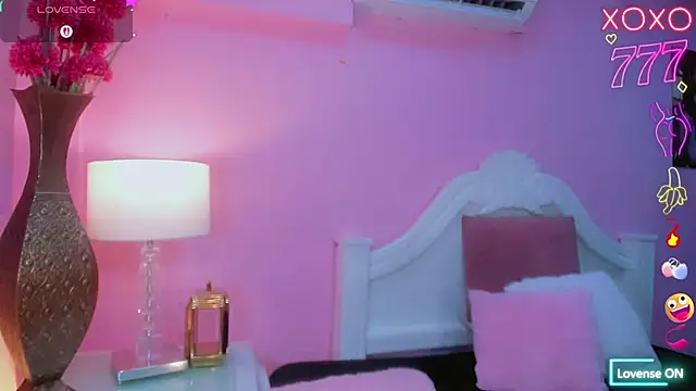 Maia Hotts online show from 04.05.26