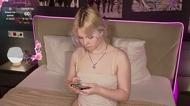 MollySoftGlow online show from 04.14.26