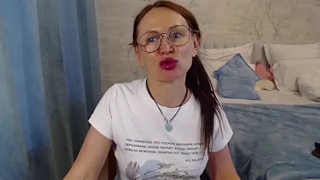 Snapshot of MarinaOnebest chatting on 05.19.26 MarinaOnebest online show from 05.19.26