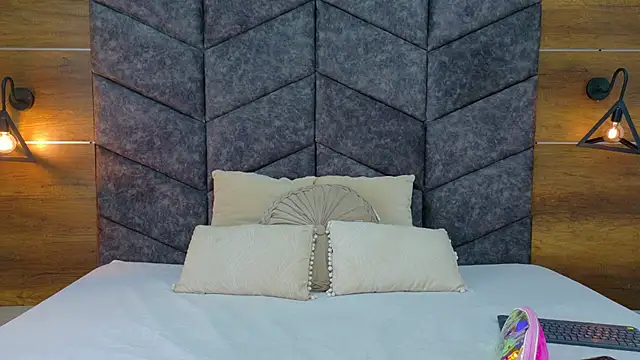 AnnieRouse   online show from 02.21.26