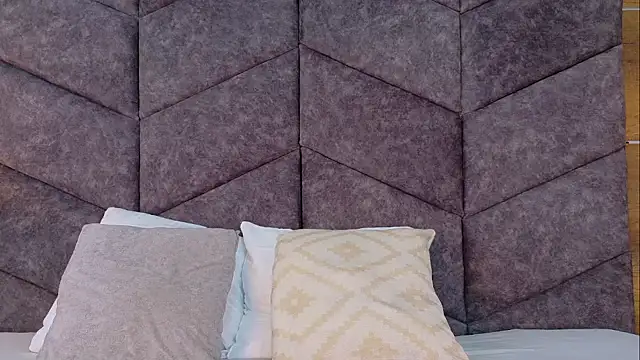 AnnieRouse   online show from 04.11.26