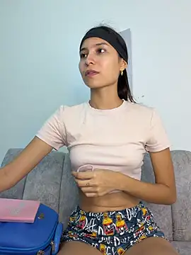 Snapshot of velvetluna_ chatting on 04.30.26 velvetluna online show from 04.30.26
