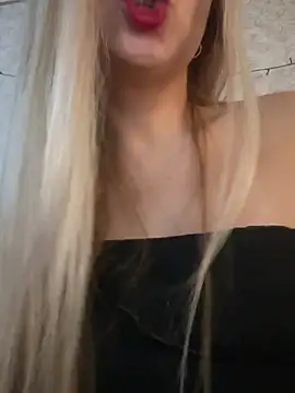 Snapshot of NikkiMis chatting on 02.02.26 NikkiMis online show from 02.02.26