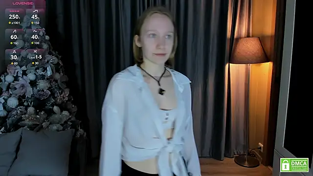 Snapshot of Cutie_Ellis chatting on 05.09.26 Cutie Ellis online show from 05.09.26