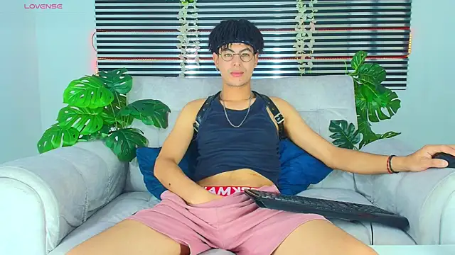 Snapshot of ThiiagoSaeenz chatting on 04.21.26 ThiiagoSaeenz online show from 04.21.26