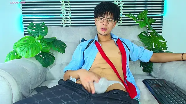 Snapshot of ThiiagoSaeenz chatting on 04.29.26 ThiiagoSaeenz online show from 04.29.26