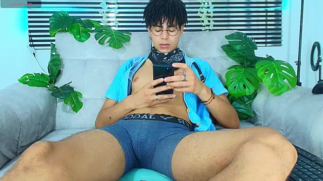 Snapshot of ThiiagoSaeenz chatting on 05.22.26 ThiiagoSaeenz online show from 05.22.26