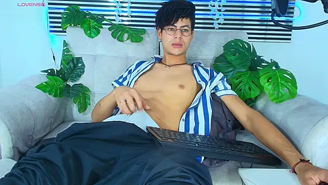 Snapshot of ThiiagoSaeenz chatting on 05.23.26 ThiiagoSaeenz online show from 05.23.26