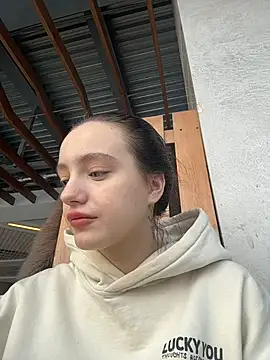 MiaTee online show from 02.28.26