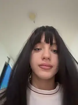 Snapshot of MiaTee chatting on 05.18.26 MiaTee online show from 05.18.26