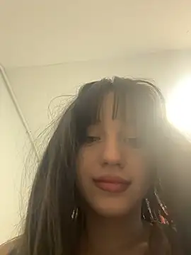 Snapshot of MiaTee chatting on 05.20.26 MiaTee online show from 05.20.26