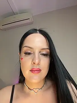 Snapshot of Evayra chatting on 02.13.26 Evayra online show from 02.13.26