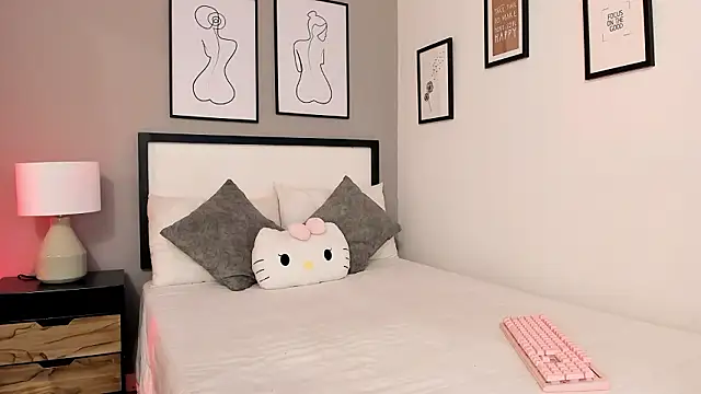 Snapshot of QueenRose___ chatting on 02.04.26 QueenRose online show from 02.04.26