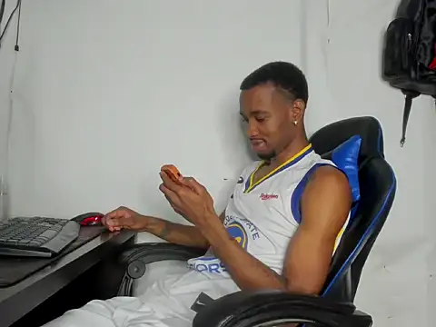 Snapshot of Kofi_exotic_2 chatting on 05.15.26 Kofi exotic 2 online show from 05.15.26