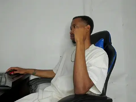 Snapshot of Kofi_exotic_2 chatting on 05.27.26 Kofi exotic 2 online show from 05.27.26