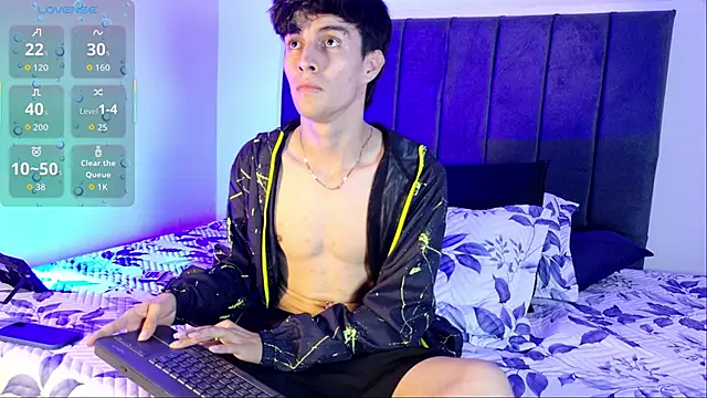 Snapshot of axxxel_twink chatting on 06.08.26 axxxel twink online show from 06.08.26