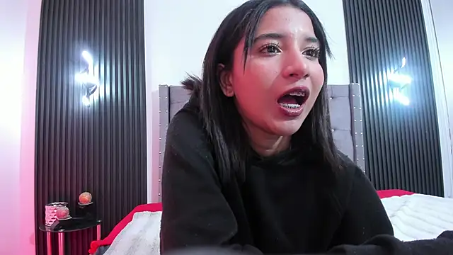 Snapshot of Emily_bruss chatting on 02.05.26 Emily bruss online show from 02.05.26