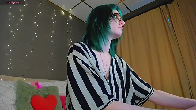 Scarle Whisper online show from 04.17.26