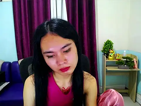 Snapshot of devine_goddess chatting on 04.19.26 devine goddess online show from 04.19.26