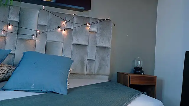 EmmaLou   online show from 02.09.26