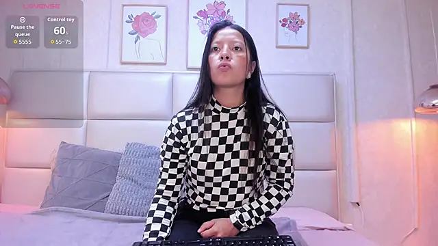 Snapshot of double_temptation_ chatting on 04.15.26 double temptation online show from 04.15.26