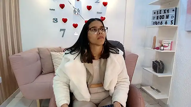 Luna Millers online show from 03.04.26