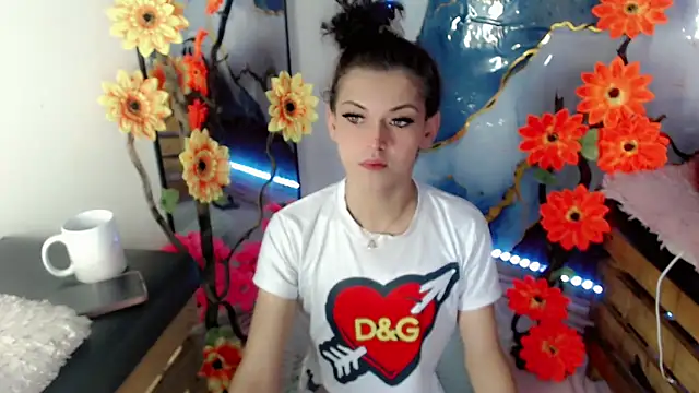 Snapshot of NathalialLooes chatting on 06.10.26 NathalialLooes online show from 06.10.26