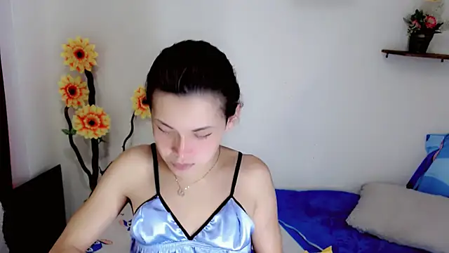 Snapshot of NathalialLooes chatting on 06.19.26 NathalialLooes online show from 06.19.26