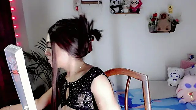 Snapshot of NathalialLooes chatting on 06.24.26 NathalialLooes online show from 06.24.26