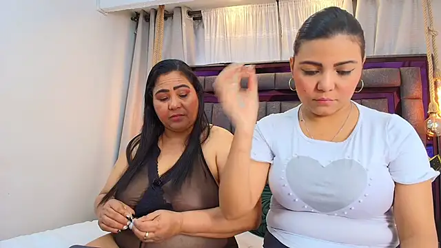 Snapshot of Karina_Mendoza chatting on 06.28.26 Karina Mendoza online show from 06.28.26