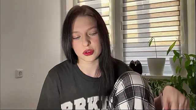 Snapshot of Sarahsolara chatting on 02.19.26 Sarahsolara online show from 02.19.26