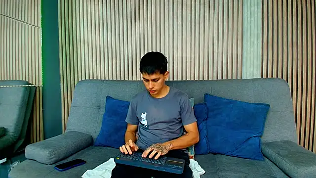 Snapshot of Aron_pulse chatting on 02.24.26 Aron pulse online show from 02.24.26