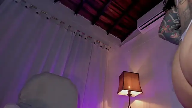 Snapshot of Victoria-swan chatting on 02.27.26 Victoria-swan online show from 02.27.26