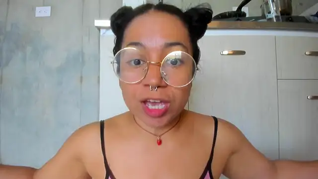 Snapshot of chiarafustox chatting on 04.26.26 chiarafustox online show from 04.26.26