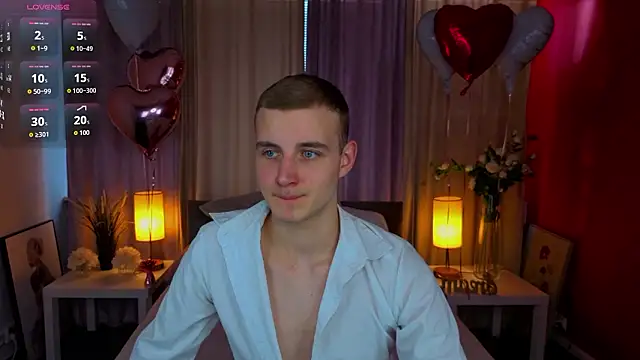 HereAlexColee online show from 02.13.26