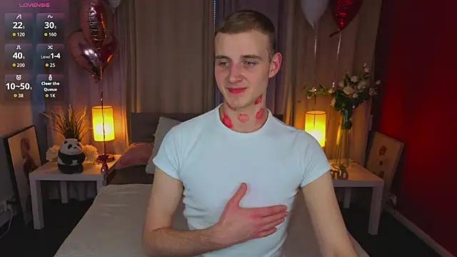 HereAlexColee online show from 02.14.26