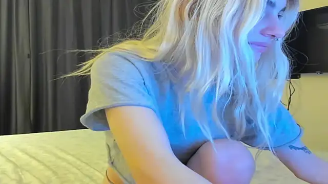 Snapshot of Lesyalisss chatting on 03.18.26 Lesyalisss online show from 03.18.26