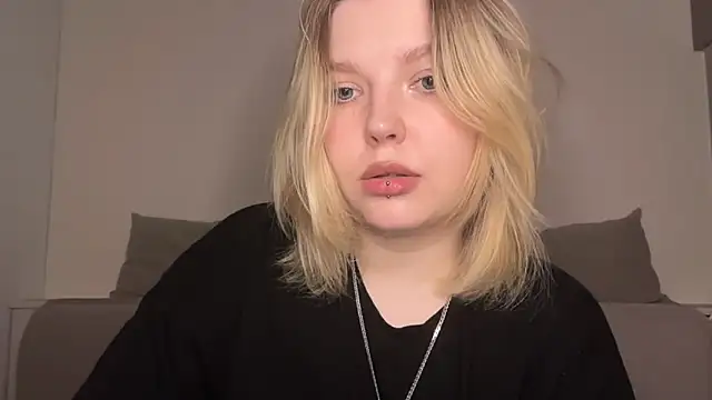 Ophelia Ritz online show from 04.05.26