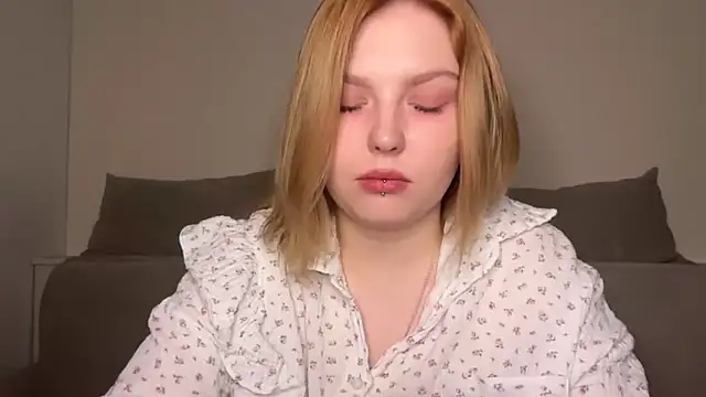 Snapshot of Ophelia_Ritz chatting on 04.27.26 Ophelia Ritz online show from 04.27.26
