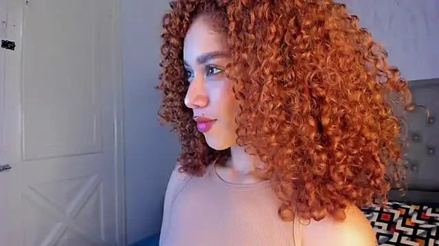 Snapshot of Sienna_brunette chatting on 04.24.26 Sienna brunette online show from 04.24.26