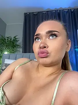 Snapshot of MonicaWestt chatting on 02.02.26 MonicaWestt online show from 02.02.26