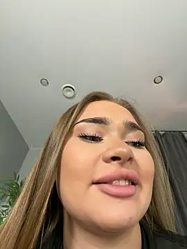 Snapshot of MonicaWestt chatting on 05.01.26 MonicaWestt online show from 05.01.26