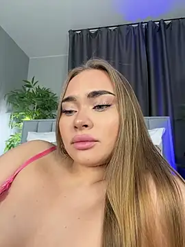 Snapshot of MonicaWestt chatting on 05.15.26 MonicaWestt online show from 05.15.26