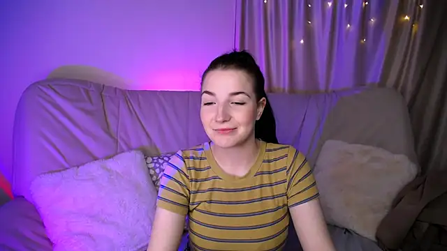 Snapshot of AliceChanel chatting on 05.16.26 AliceChanel online show from 05.16.26