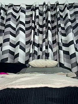 Snapshot of SluttyEll chatting on 02.06.26 SluttyEll online show from 02.06.26