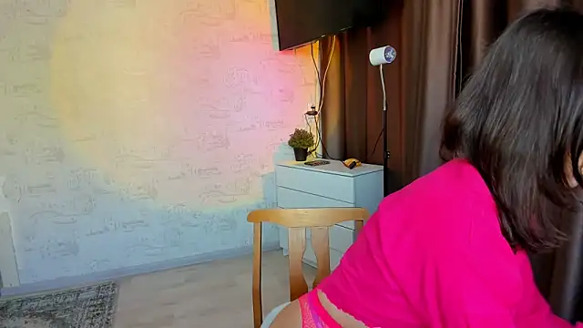 Snapshot of Hey_Mia chatting on 02.28.26 Hey Mia online show from 02.28.26