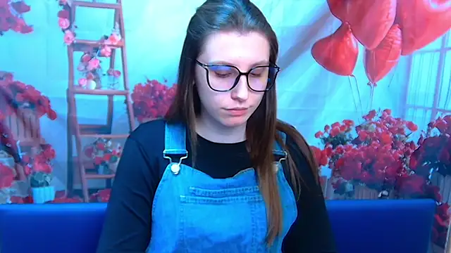 Snapshot of LilianaShine chatting on 04.19.26 LilianaShine online show from 04.19.26
